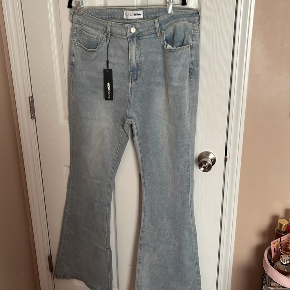 Fashion Nova Flare Jeans - Picture 5 of 7